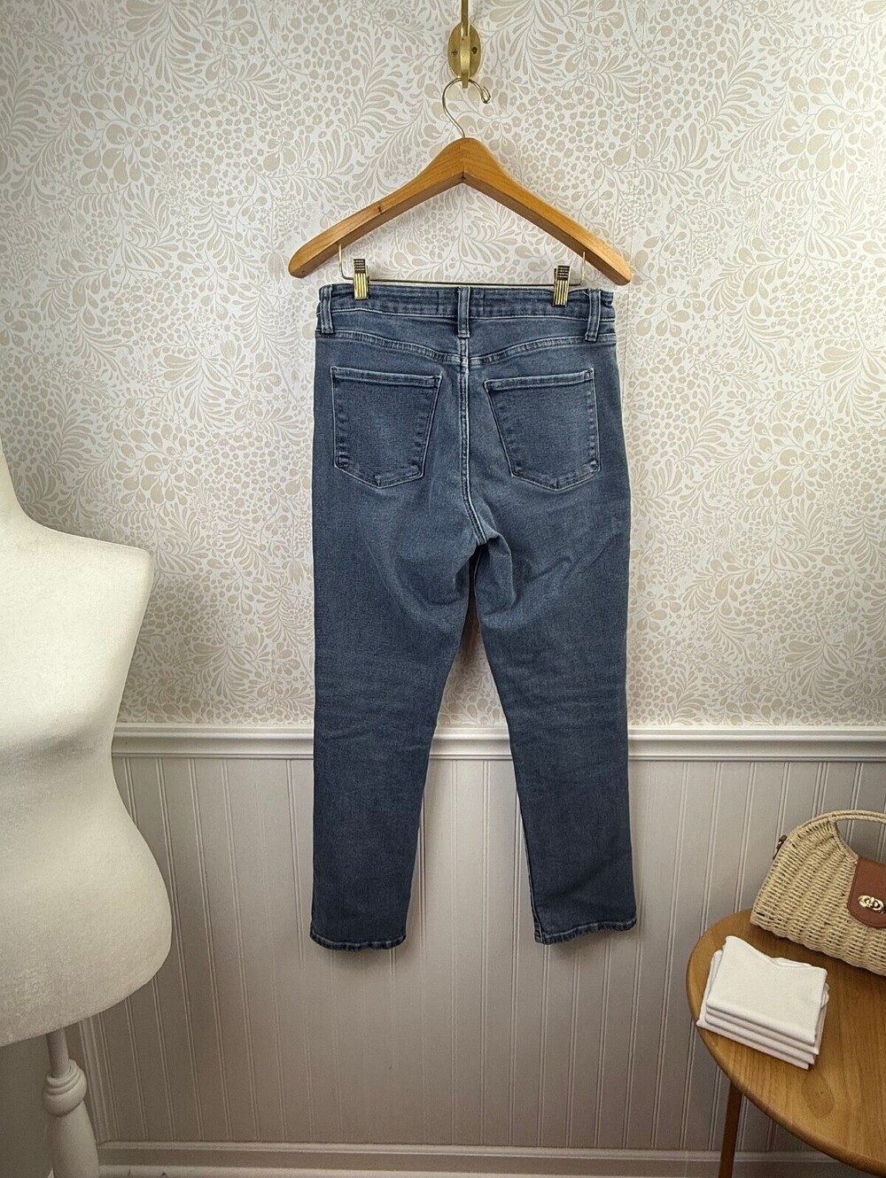 Evereve The Ever Straight High-Rise Stretch Medium Wash Denim Jean - Size - 27 - Picture 4 of 7